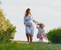 Femme enceinte avec un enfant