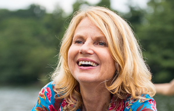 Des femmes qui sourient